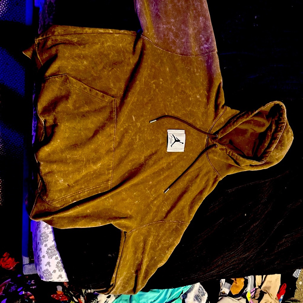 large Jordan Sweat Shirt.